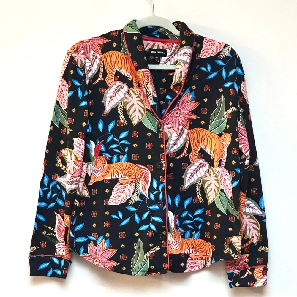 Room Service Tiger Floral Button Up Pajama Top Black‎ Multicolor Size Medium